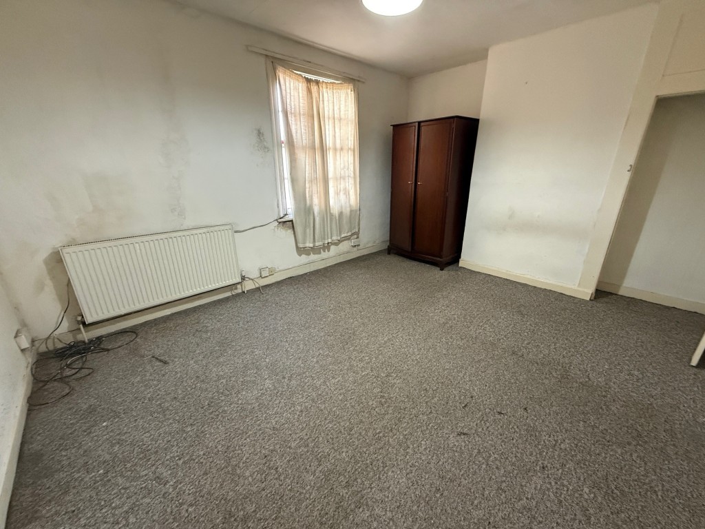 Lot: 11 - END-TERRACE HOUSE FOR IMPROVEMENT - Bedroom one with window to front
